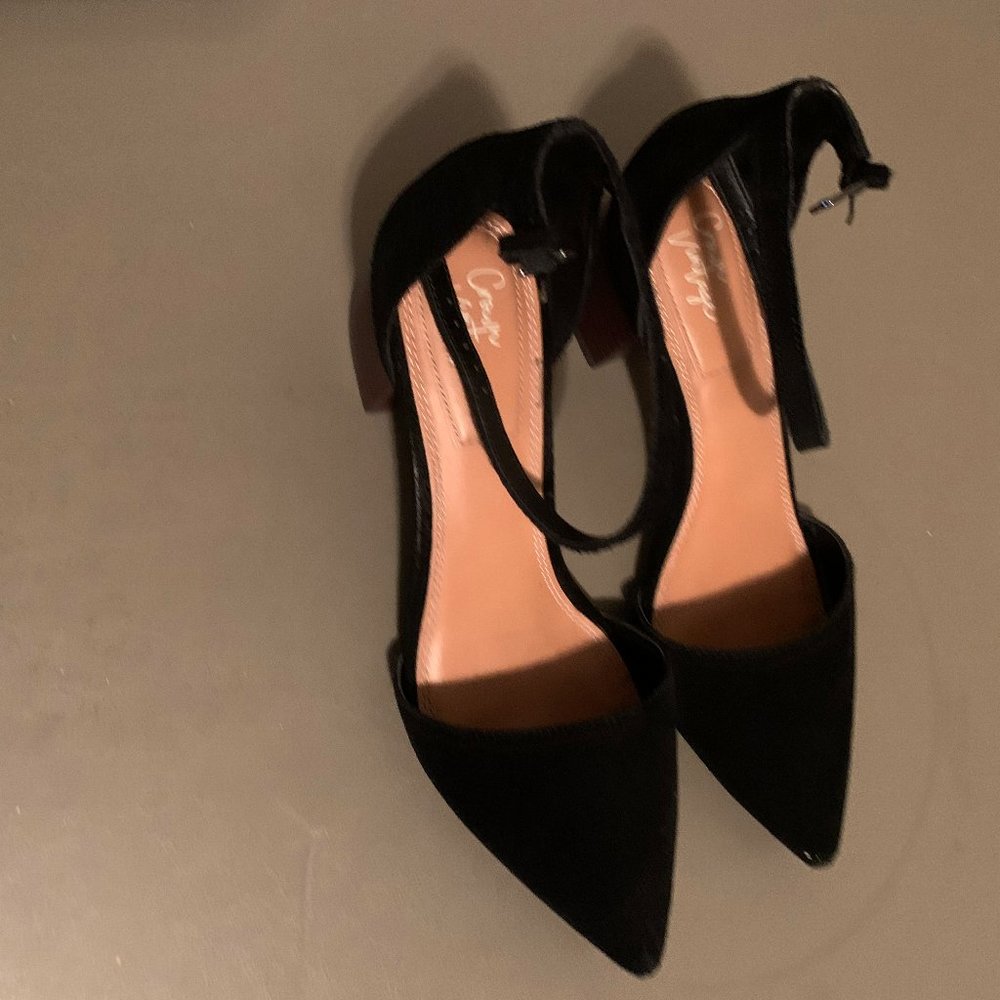 Crown Vintage Black Suede Leather Pointy Toe Pump